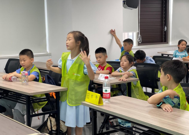 携手稚子童心  共创无邪未来--湖北省武汉市武昌区水果湖街道暑期夏令营反邪知识小课堂开课啦