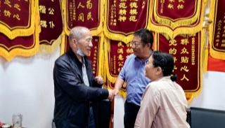致敬奉献典范--湖北省政法委、省反邪教协会相关负责人看望英模吴天祥
