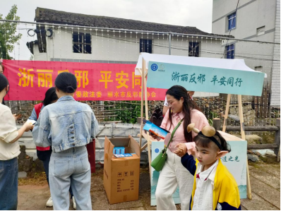 浙江丽水：社科普及“大篷车”，反邪宣传进农家