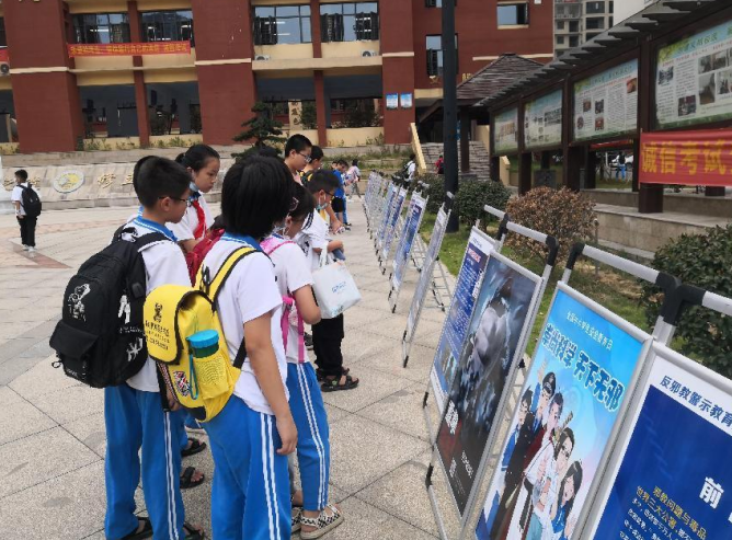 反对邪教，从小抓起--湖南省娄底市反邪教警示教育进校园巡展活动走进星星实验学校