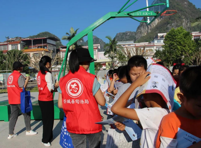 呵护童心，护航成长--广西忻城县古蓬镇开展禁毒、反邪教宣传进校园