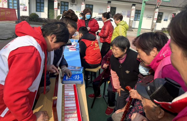 关爱老年群体，撑起反邪防护伞--浙江省金华市婺城区长山乡“三服务”进村，开展反邪科普宣传
