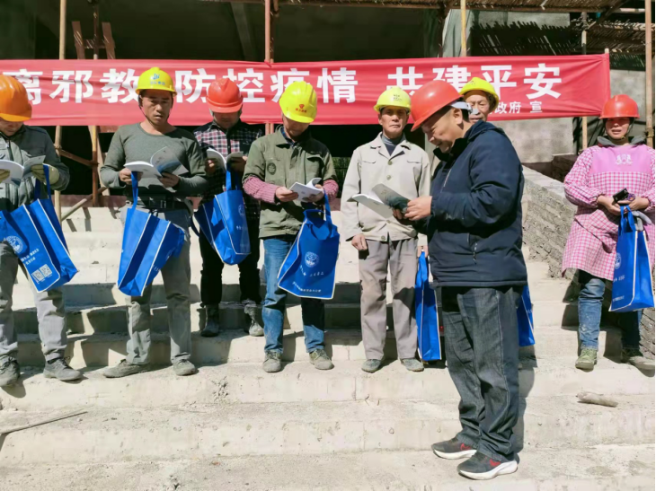 浙江省开化县：工人群体忙建设  反邪宣传紧跟着