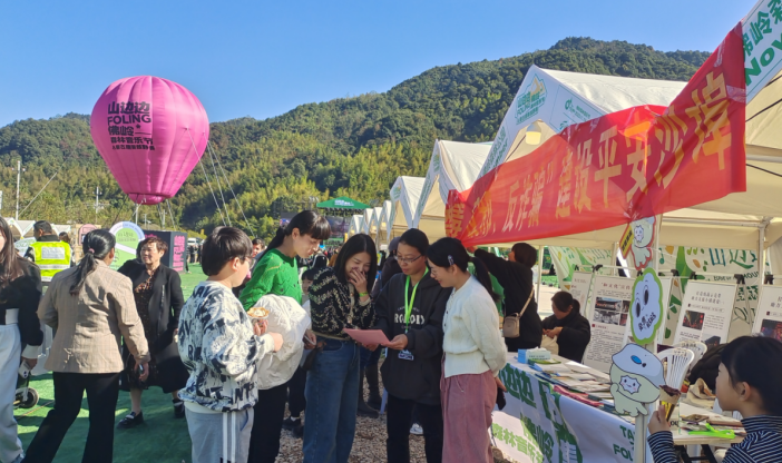 浙江省台州市黄岩区借沙埠森林音乐节开展反邪教宣传