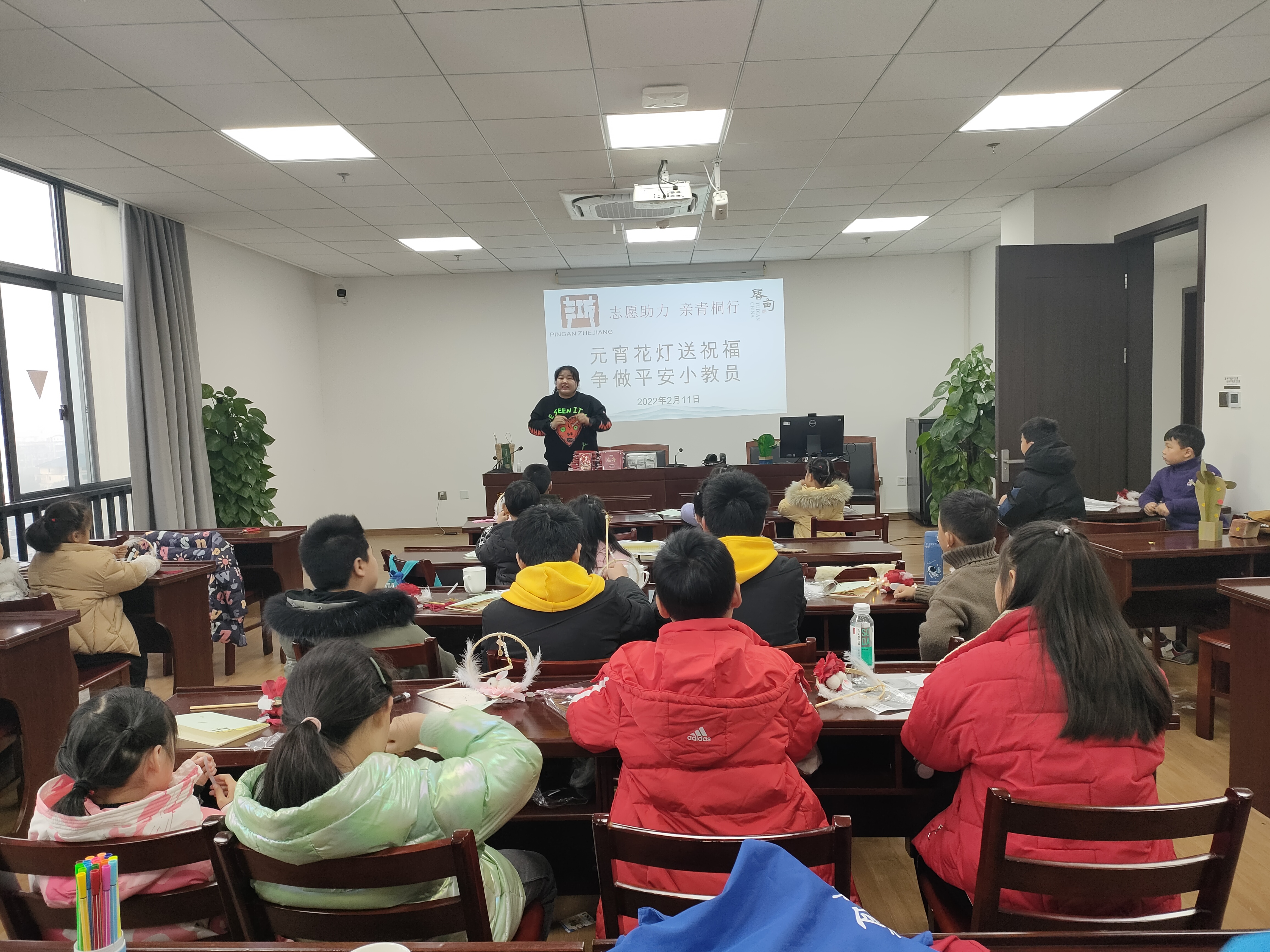 亲青童行丨反邪小课堂开讲啦，又是娃娃成长的一天