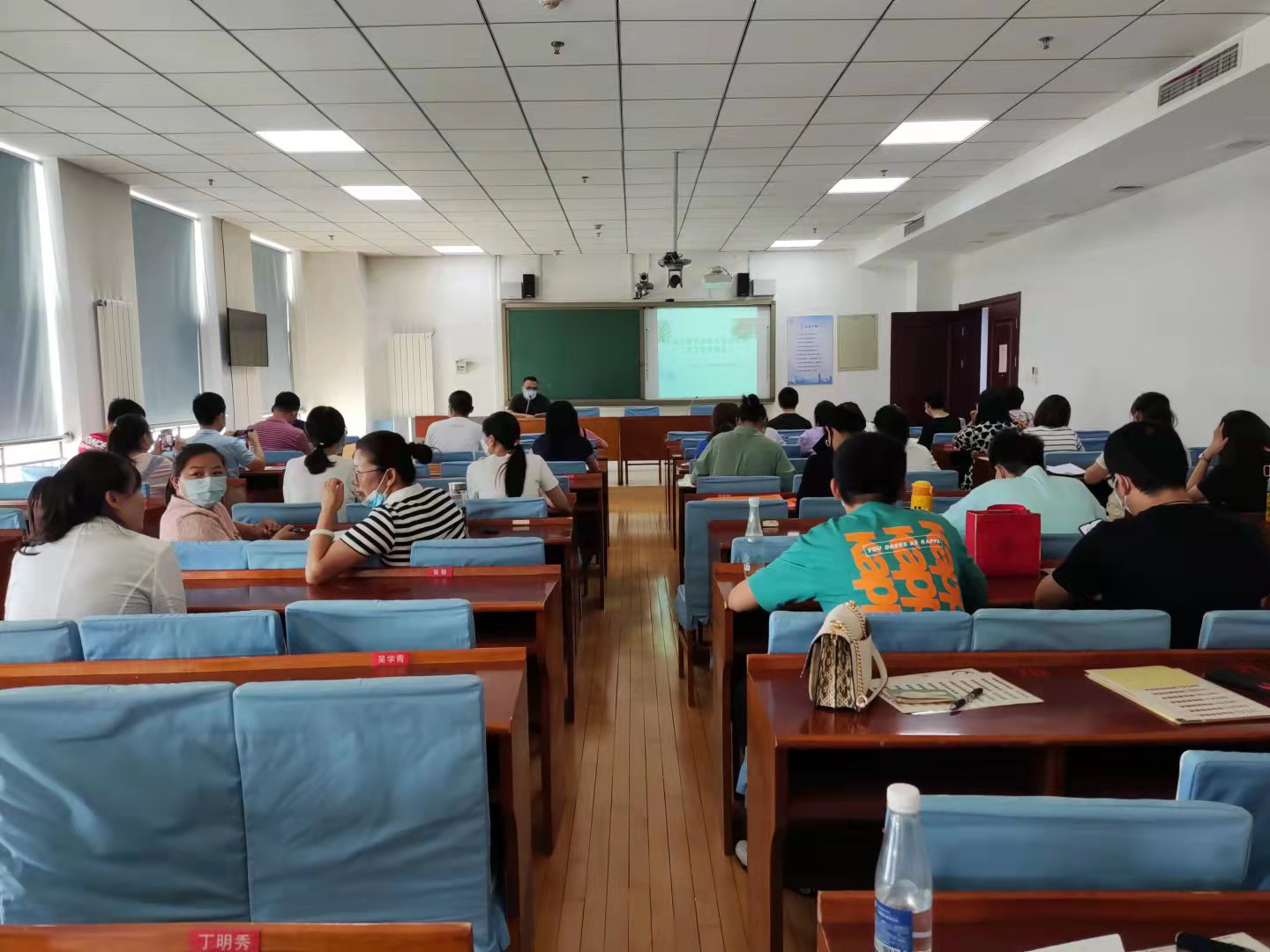 天津市东丽区城管委开展防范邪教宣传月暨科普日反邪教警示教育宣传活动