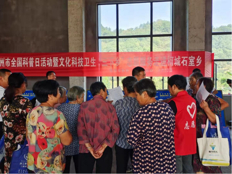 浙江省衢州市柯城区：借力“三下乡”服务活动  送反邪知识到农村