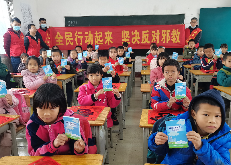 广西武宣县思灵镇：反邪宣传进校园 上好“第一课”