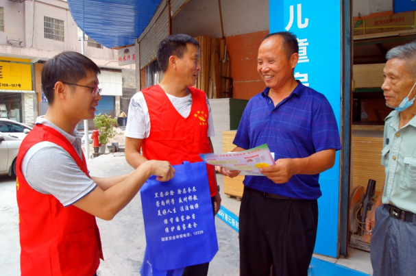 守护平安--湖南省衡阳市雁峰区反邪教志愿者开展“防范邪教宣传周”活动