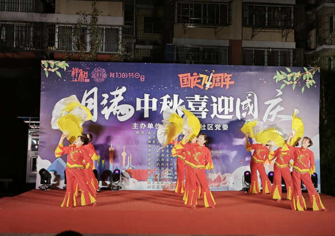 江苏栖霞：花好月圆迎中秋 反邪宣传进万家