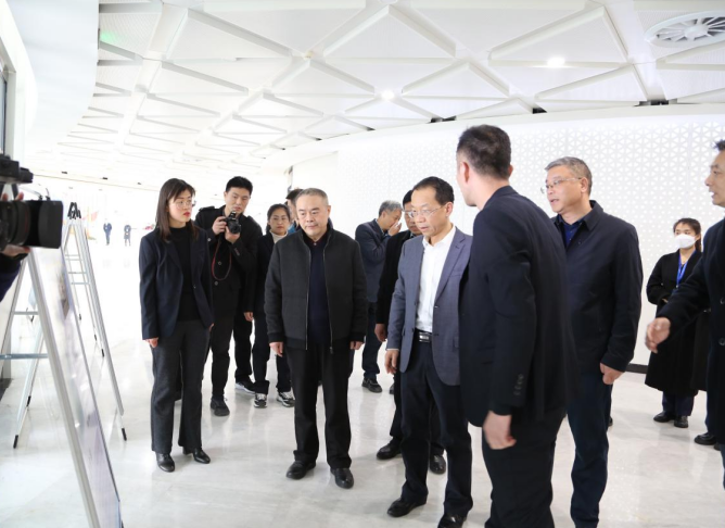 湖北省襄阳市委领导调研襄阳市科技新馆和反邪教阵地建设