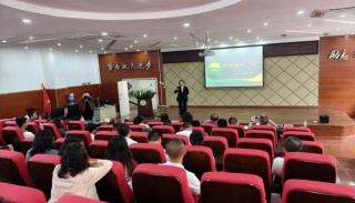 重庆酉阳：结合科技工作者日开展反邪教警示宣传进校园