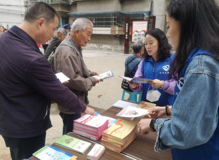 贵州省遵义市汇川区开展“走进科技  你我同行”宣传活动