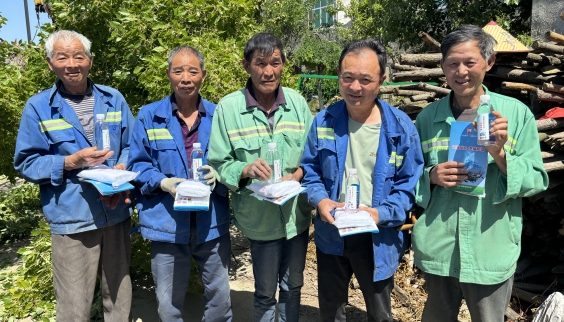 浙江桐乡：致敬热浪劳动者，反邪宣传来“降温”