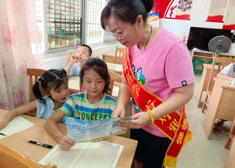 广西柳州市柳北区凤凰社区开展暑期反邪教宣传教育活动