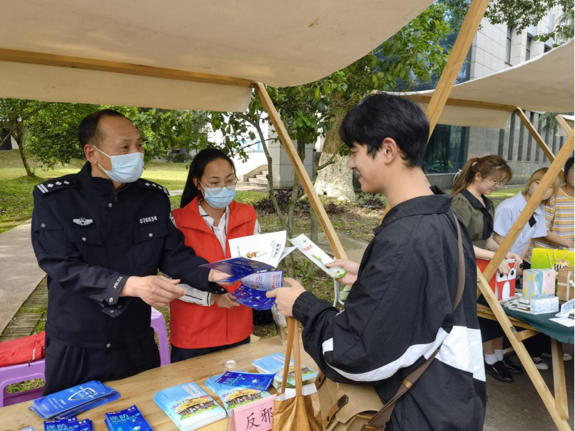 浙江：百年华章绩薪火 白云反邪共参与--走进丽水学院