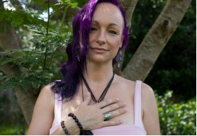 澳洲妇女讲述自己逃离邪教控制经历