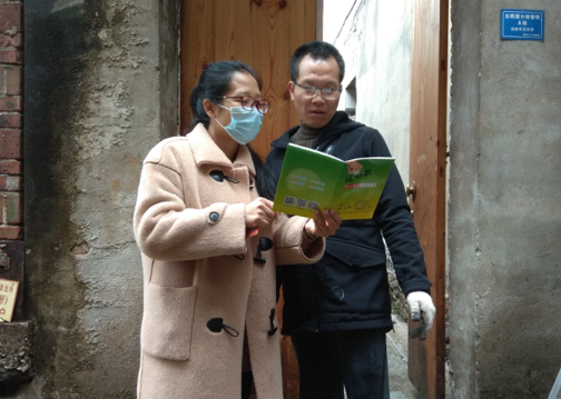 广西柳州市鱼峰区乐群社区利用消防安全进家庭活动契机开展反邪教宣传