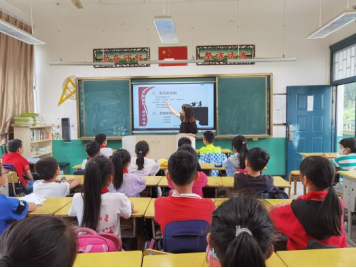 “崇尚科学、反对邪教、共建和谐”--浙江省杭州市富阳区春蕾小学开展反邪教宣传活动