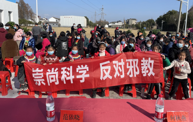 浙江平湖：举办“建功二十大 齐力谱新篇”反邪教村晚