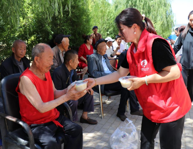 内蒙古达拉特旗：艾叶飘香迎端午  反邪宣传“粽”相伴