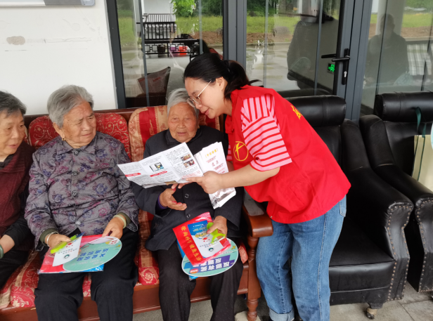 温暖关怀热人心--浙江省台州市椒江区葭沚街道反邪宣传走进养老院