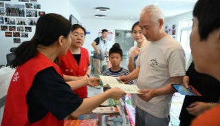 浙江杭州：团扇转动反邪知识，情景剧场揭露骗局真相