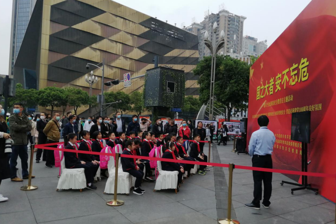 四川省成都市青羊区结合“4·15”开展“崇尚科学、反对邪教”宣传活动