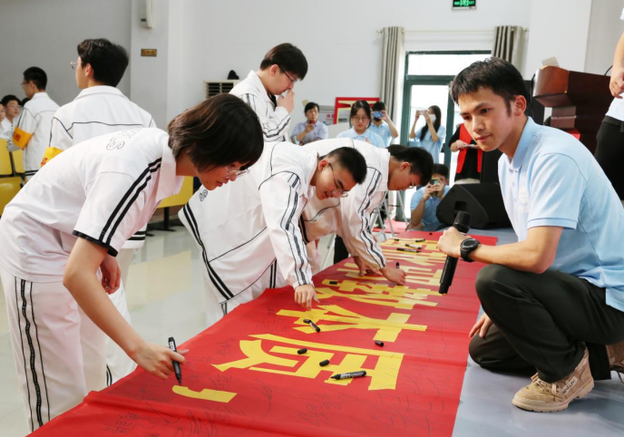 大学生暑期反邪教宣传社会实践活动走进浙江省台州市椒江区