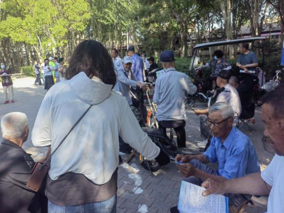 提升群众鉴别力--内蒙古巴彦淖尔市临河区开展反邪教宣传“进小区”活动