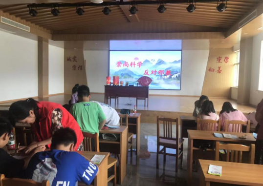 浙江海宁灯彩下基层活动播撒反邪教种子