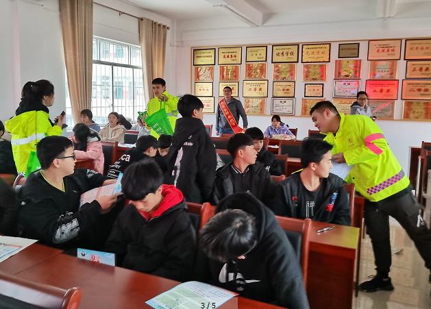 广西忻城县大塘镇：禁毒反邪进校园 预防犯罪保平安
