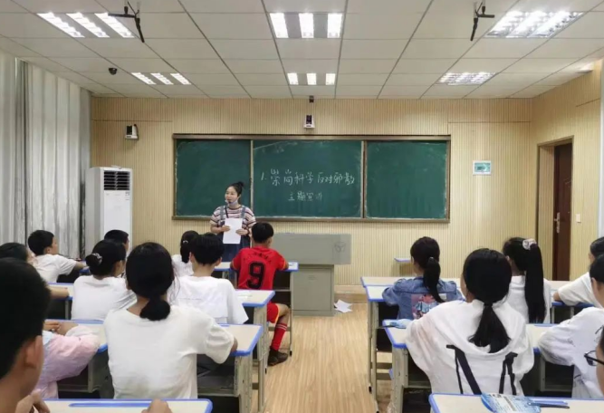 湖北省天门市开展反邪教警示教育进机关、进社区、进学校、进广场活动