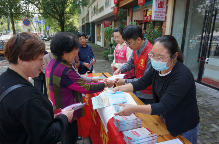 浙江莲都：反对邪教记心间！万象街道送“课”上门
