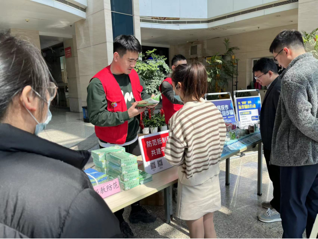 “雷锋”志愿行，全民反邪促和谐 --浙江省宁波市鄞州区广泛开展反邪教宣传活动