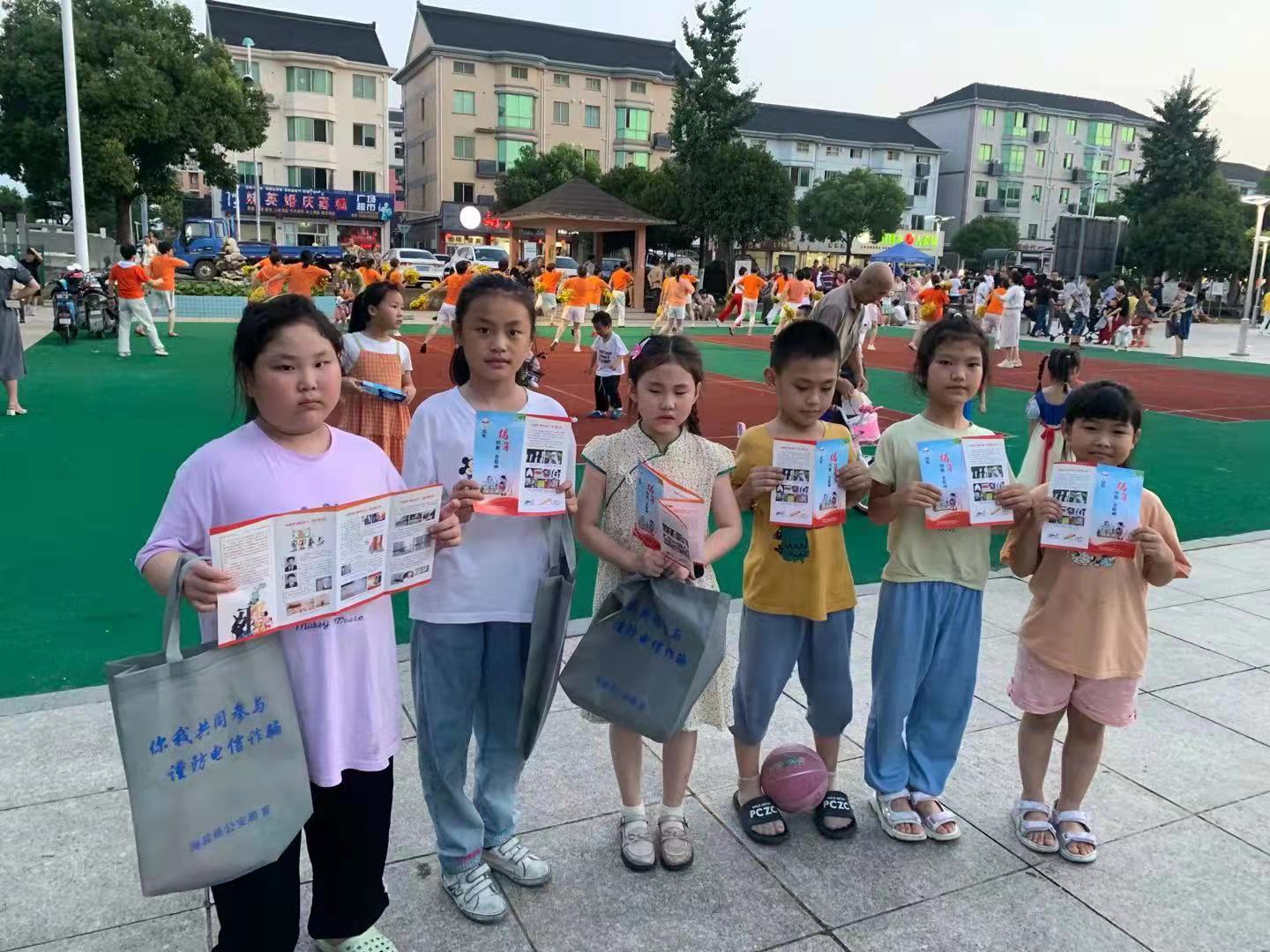 浙江海盐：小宣传员庆中秋 群口快板反邪教