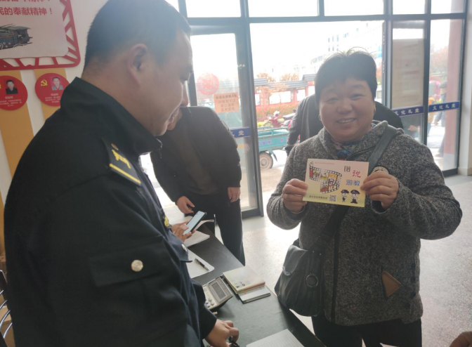 浙江省嘉兴市南湖区组织村（社区）利用垃圾分类积分兑换活动契机开展反邪教宣传