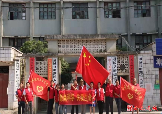 我为群众办实事： 湖北通城县委政法委积极开展反邪教巡回宣传