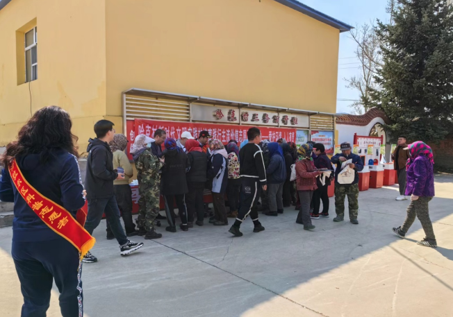 内蒙古海拉尔区开展以科普宣传、反邪教、普法为主的警示教育宣传活动