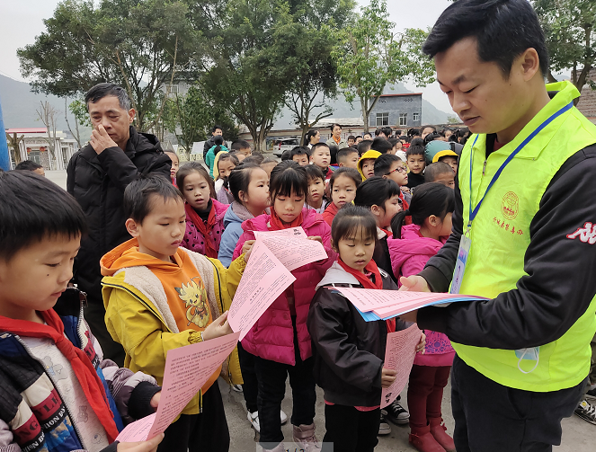 广西忻城县城关镇：反邪教宣传进校园  共同创造“无邪未来”
