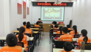 湖北武汉：依托暑期托管小课堂 筑牢青少年反邪大防线