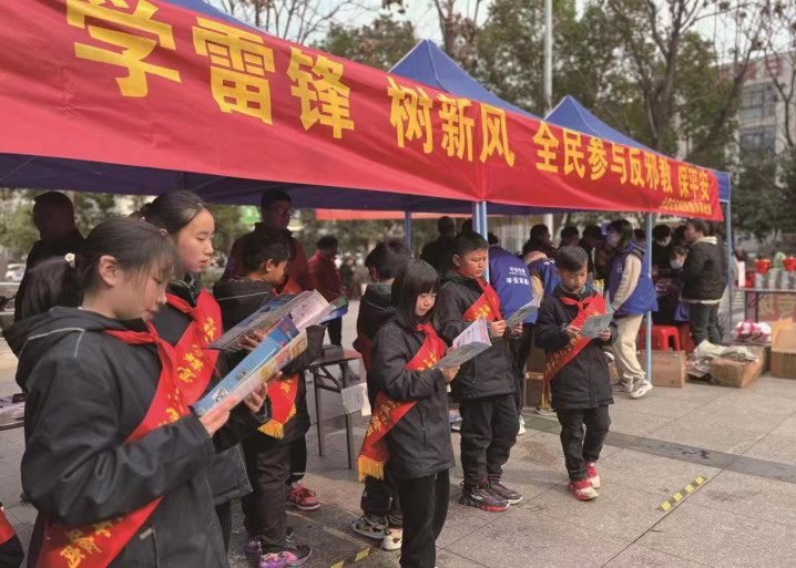 浙江省永康市东城街道：反邪宣传进公园 护航青春不“邪”行