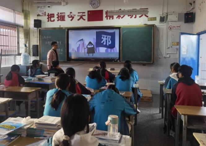 崇尚科学入人心 防范邪教进校园--贵州省安顺市在第四中学召开防范邪教宣传活动