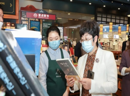 浙江省金华市婺城区在浙中购物节开展反邪教和新冠肺炎疫情防控宣传活动