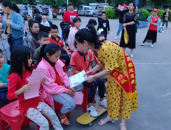广西柳州市鹿寨县江口乡举办《民法典》文艺晚会暨反邪教宣传活动