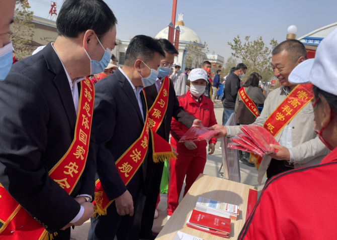 内蒙古乌拉特后旗以“全民国家安全教育日”为契机开展反邪教进乡村宣传活动