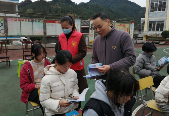 广西金秀：反邪宣讲进校园 预防警示护成长