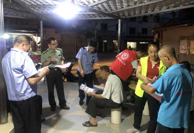 广西忻城县开展常态化反邪夜宣活动 让“夜神”无处遁形