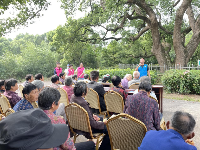 反邪教知识“声”入老人心--浙江省湖州市长兴县开展“树敬老之风  促社会文明”反邪宣传活动