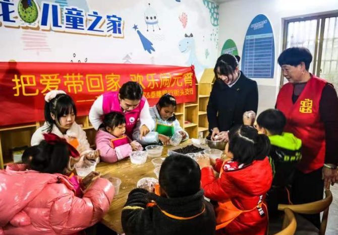 浙江省天台县街头镇开展元宵节“送温暖、反邪教”活动